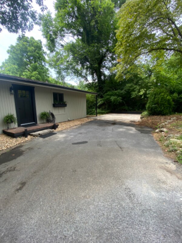 Foto del edificio - 115 Longwood Rd