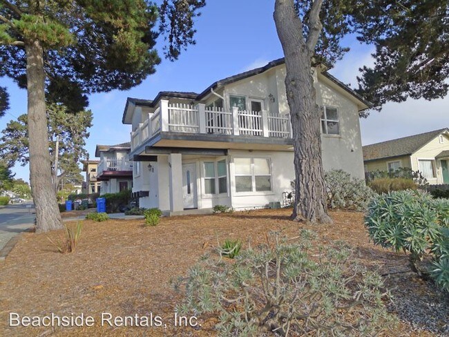 Building Photo - 706 Marina St