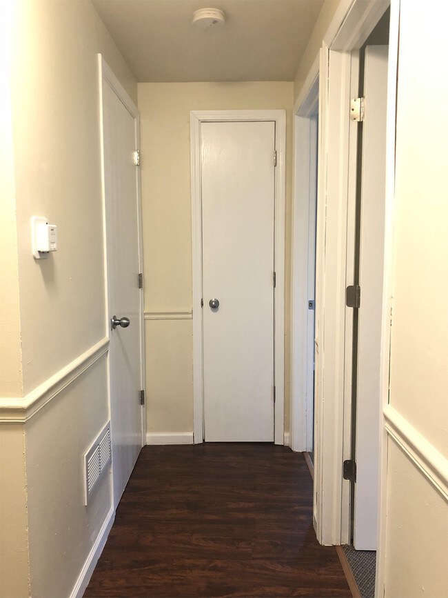 Foto del edificio - 328 Forest Glen Dr