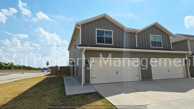 Building Photo - 331 Stone Ct