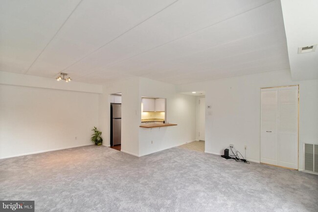 Foto del edificio - 63101 Delaire Landing Rd