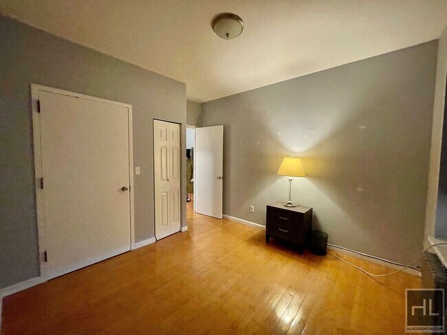 Foto del edificio - NO FEE Two bedroom in Prime Location on Di...