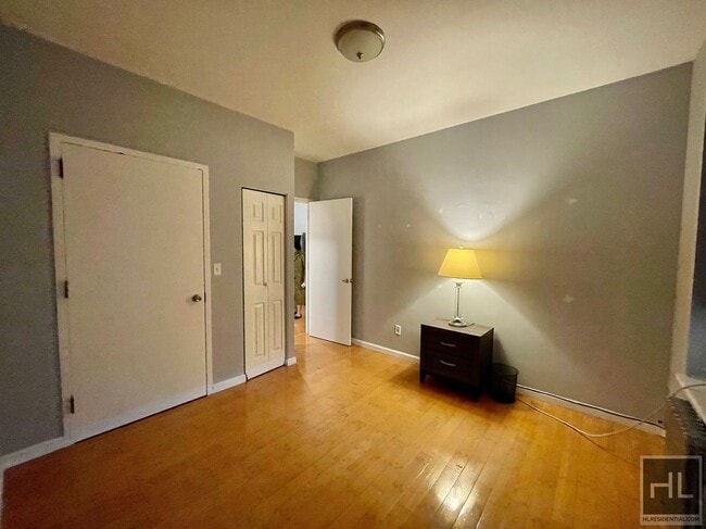 Building Photo - NO FEE Two bedroom in Prime Location on Di...