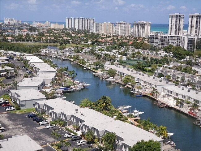 Foto del edificio - 2500 Parkview Dr