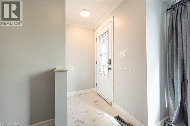 Building Photo - 100 Lauris Ave