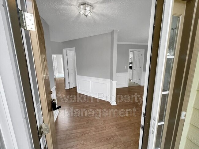 Building Photo - 1926 Leacroft Ct