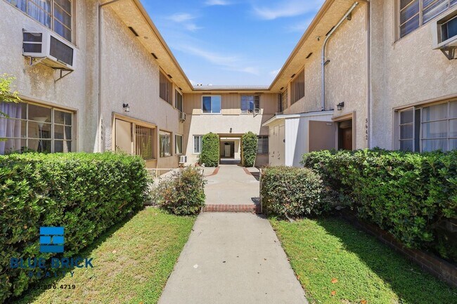 Foto del edificio - 5642 Laurel Canyon Blvd