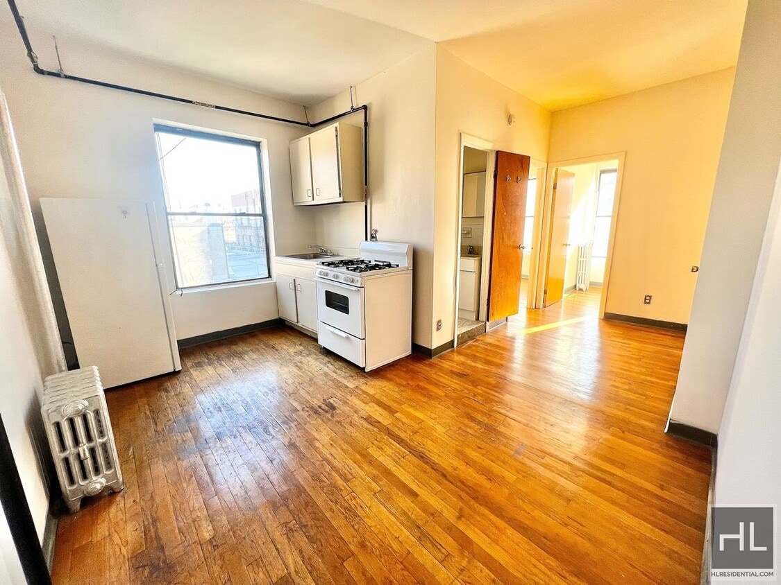 Primary Photo - EAST 9 STREET