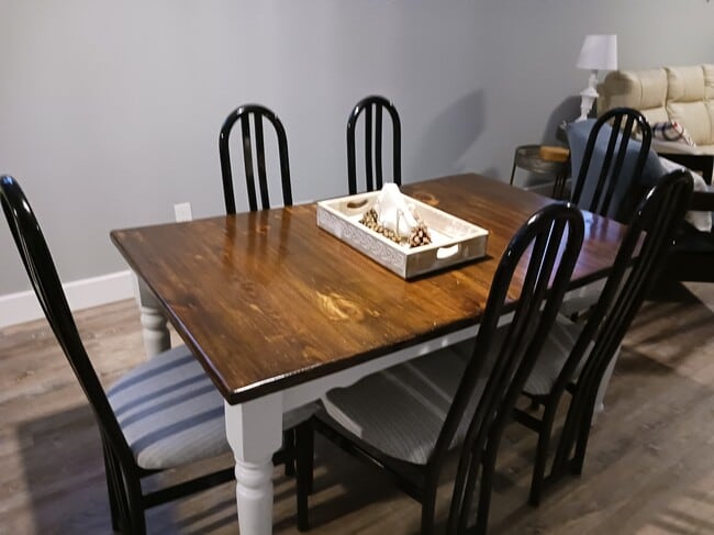Dining area - 3144 Mosley St
