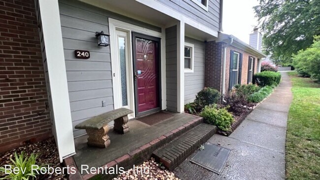 Building Photo - 3 br, 2.5 bath House - 240 Clancy Circle