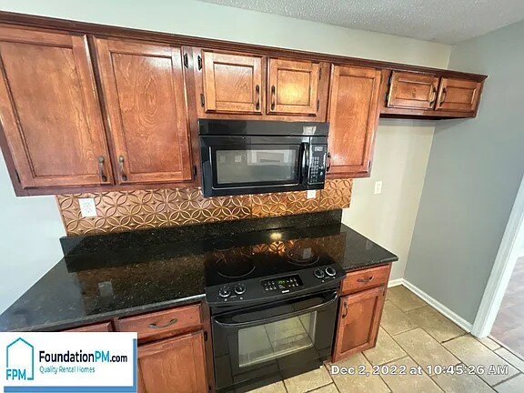 Building Photo - 5272 Water Point Dr