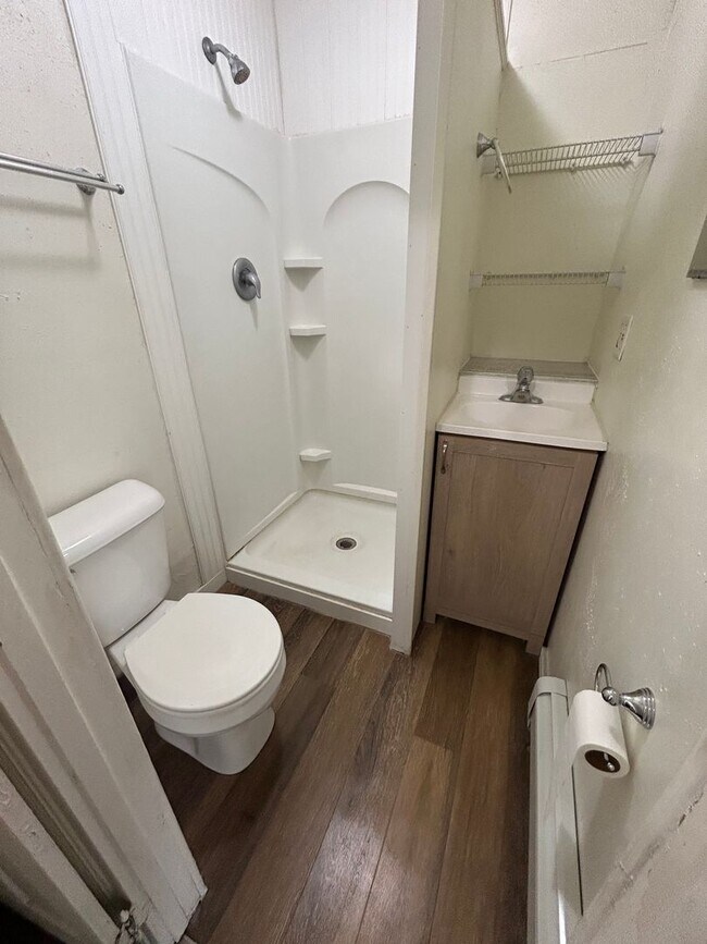 Foto del edificio - 3 Bedroom 1 Bathroom Near Campus