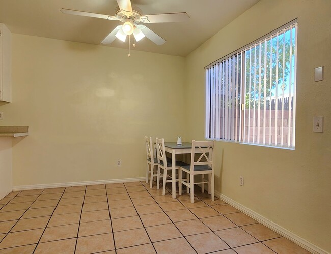 Building Photo - Roomy Two Story, 2 Bdrm, 1.5 Bath, Lake El...