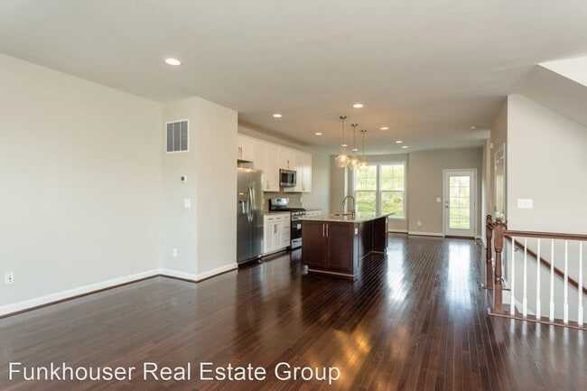 Building Photo - 3 br, 2.5 bath House - 3225 Marion Square