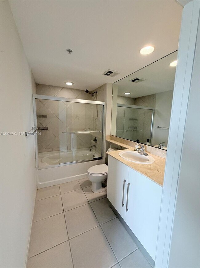 Foto del edificio - 325 S Biscayne Blvd