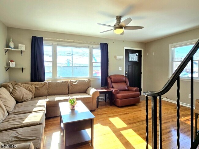 Foto del edificio - 708A Farrand St