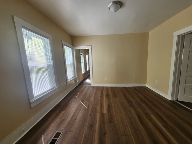 Building Photo - 722 Winchester Ave