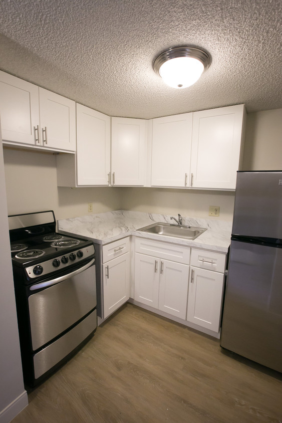 Kitchen - Lakeview Tower-62+ Community