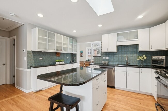 Foto del edificio - 689 E Illinois Rd