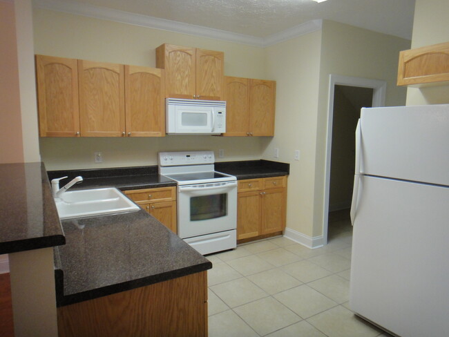 Foto del edificio - 2bed/2bath Condo with Large Bonus room in ...