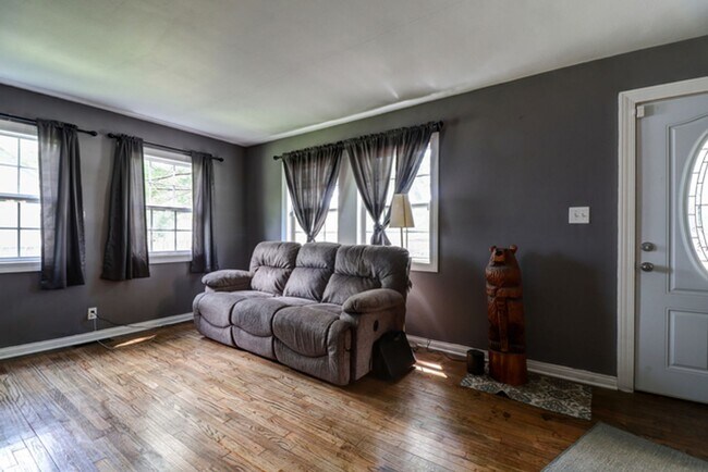 Foto del edificio - 3 BED / 1.5 BATH HOUSE CENTRALLY LOCATED I...