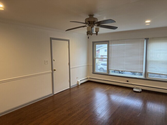 Building Photo - 15214 Woodlawn Ave