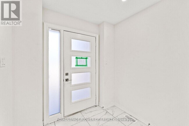 Building Photo - 38 Queenpost Dr