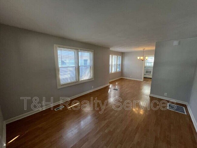 Foto del edificio - 4920 Hillside Ave