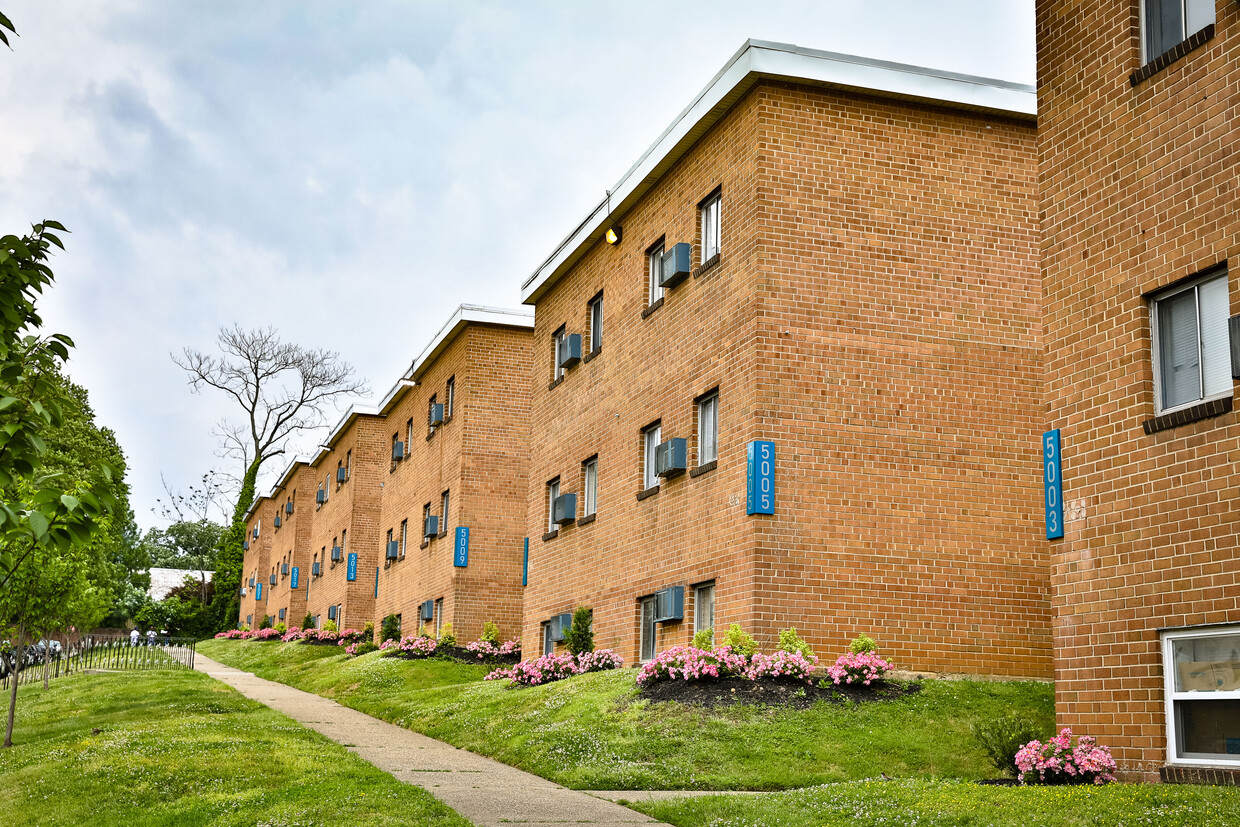 Primary Photo - Congress Hall Apartments