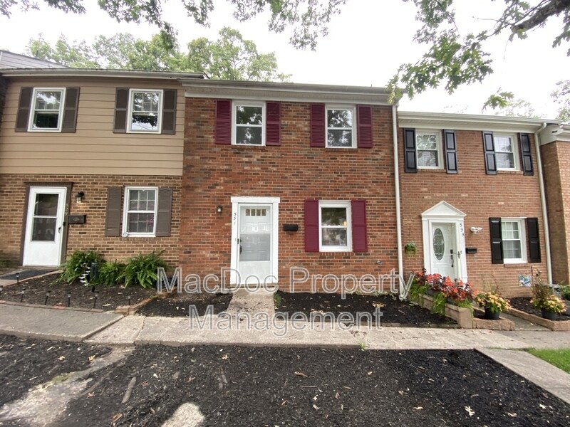 Primary Photo - 531 Olde Greenwich Cir