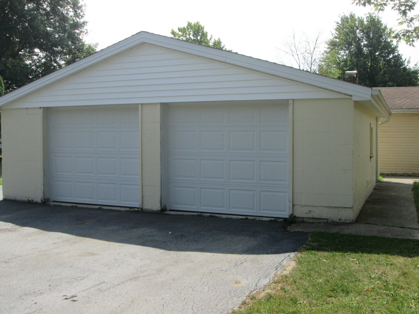 2433 Bainbridge Ave Youngstown, OH 44511 – photo 3