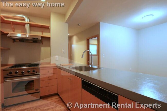 Building Photo - 132 Columbia St