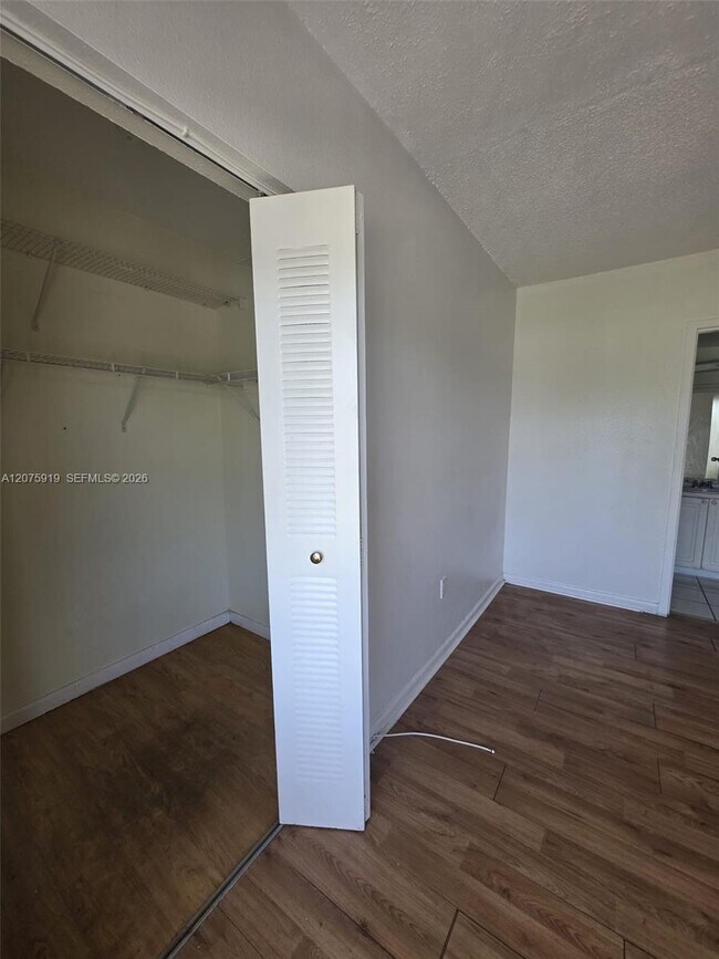 Foto del edificio - 5100 SW 41st St