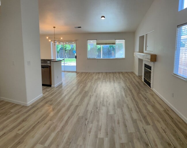 Foto del edificio - 5200 Dunham Ct