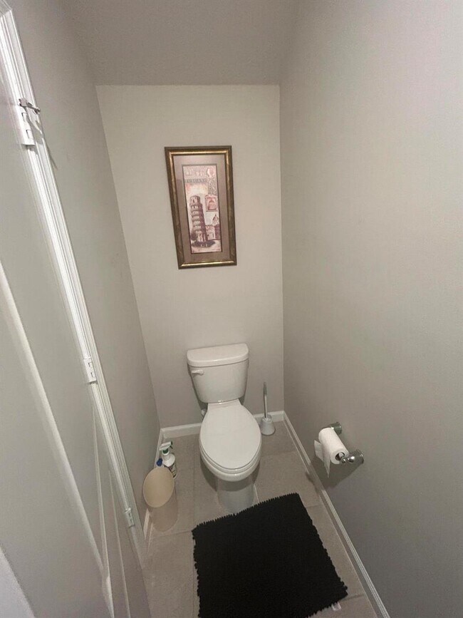 Building Photo - 5630 Enclave Dr