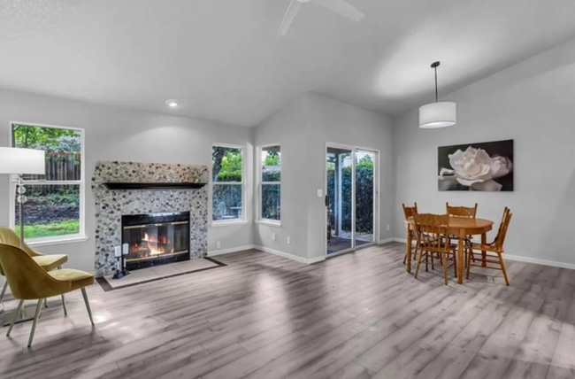 Building Photo - 1500 Deerfield Cir