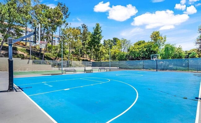 Foto del edificio - This 1-bedroom, 1-bathroom unit offers an ideal blend of comfort, convenience, and community