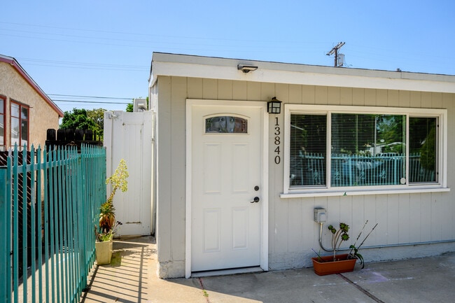 Foto del edificio - 13840 Community St