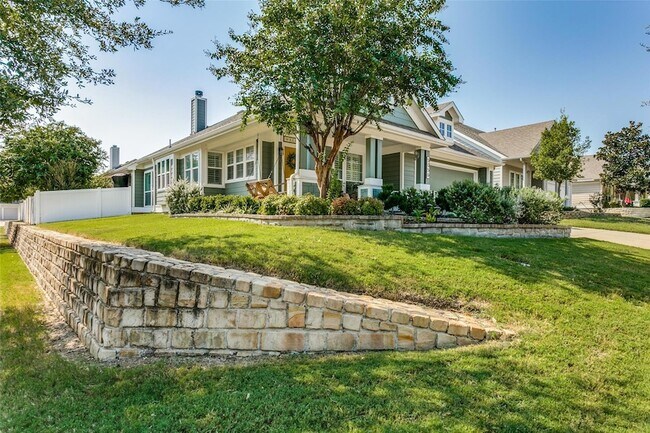 Building Photo - 5056 Holliday Dr