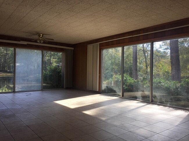 Building Photo - 214 Circle Dr