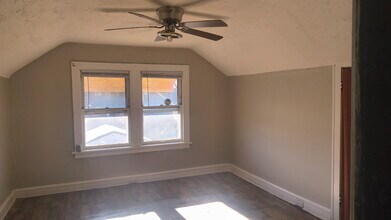 Building Photo - 4870 E Lee Ave