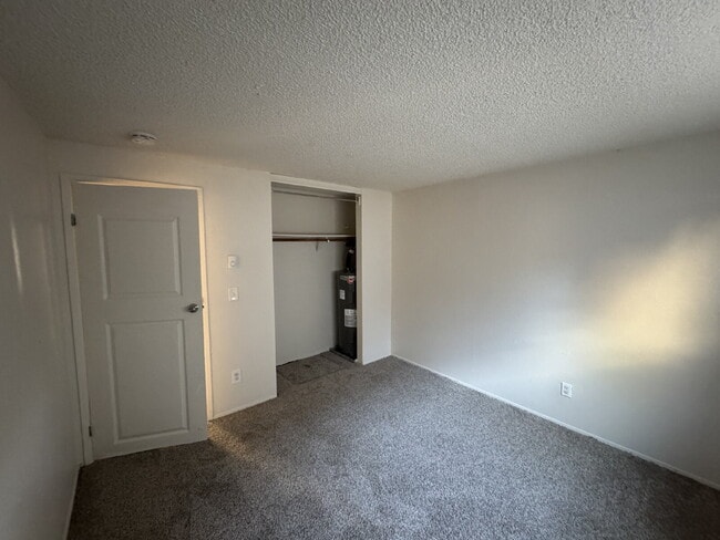 Foto del edificio - 2-bedroom / 1-bath, Near Transportation