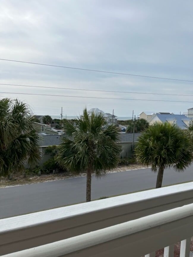 Building Photo - 305 N Topsail Dr