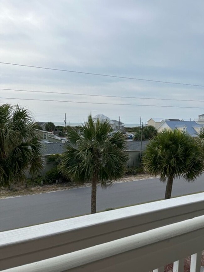 Foto del edificio - 305 N Topsail Dr