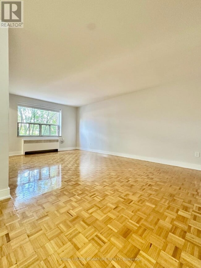 Photo du bâtiment - 1291 Bayview Ave