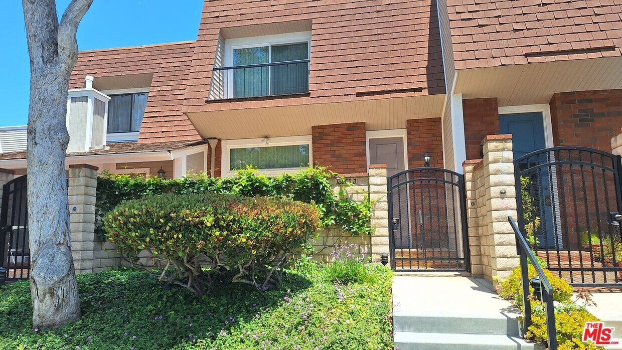 Foto principal - 13055 Mindanao Way