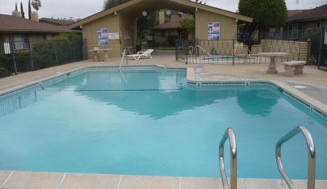Building Photo - Gorgeous 2Bedroom/2Bath Townhome in Escondido