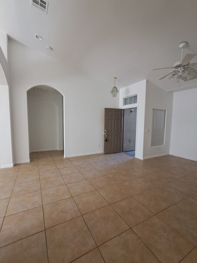 Foto del edificio - 2642 Sunday Grace Dr