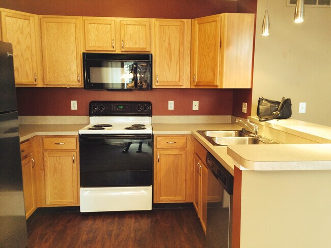 Foto del edificio - 15451 Claremont Dr