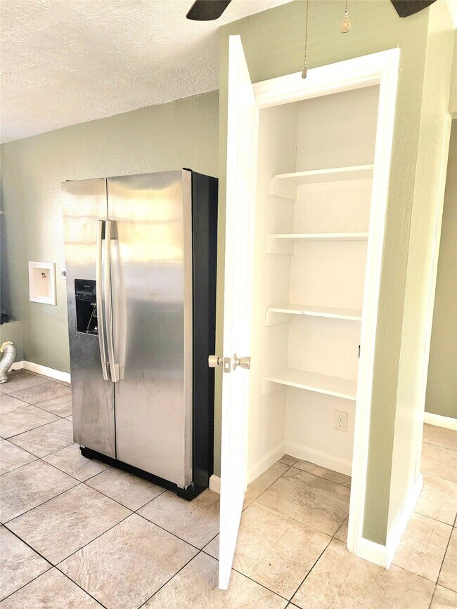 Foto del edificio - 3117 Christie St